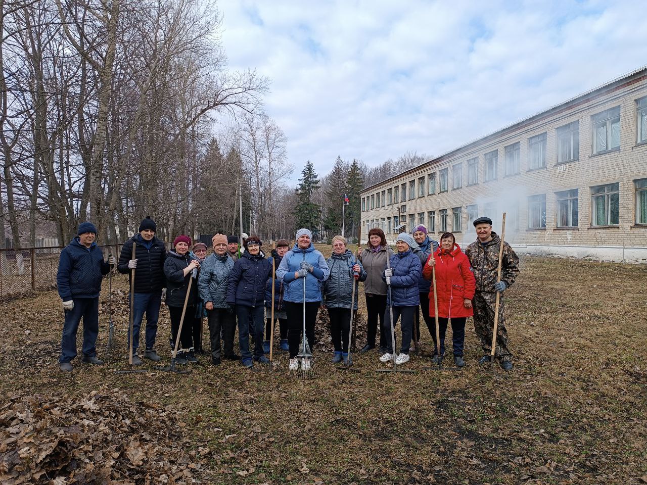 А у нас субботник в школе!.